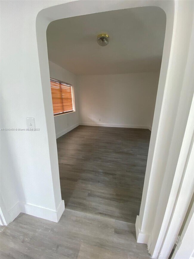 Foto del edificio - 5825 SW 9th Terrace