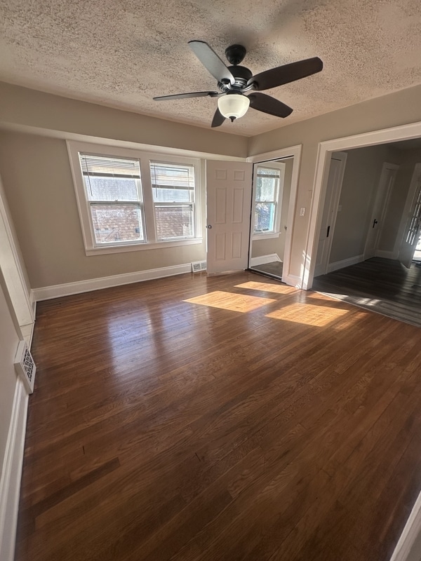 Foto principal - 10323 Linnet Ave