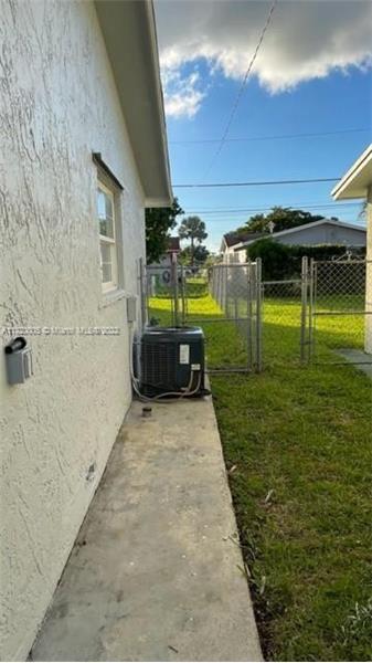 Building Photo - 2591 NW 94th Ave