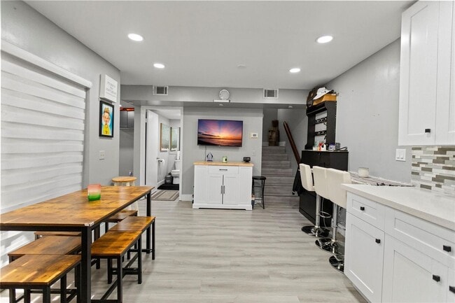 Foto del edificio - 22940 Oxford Pl