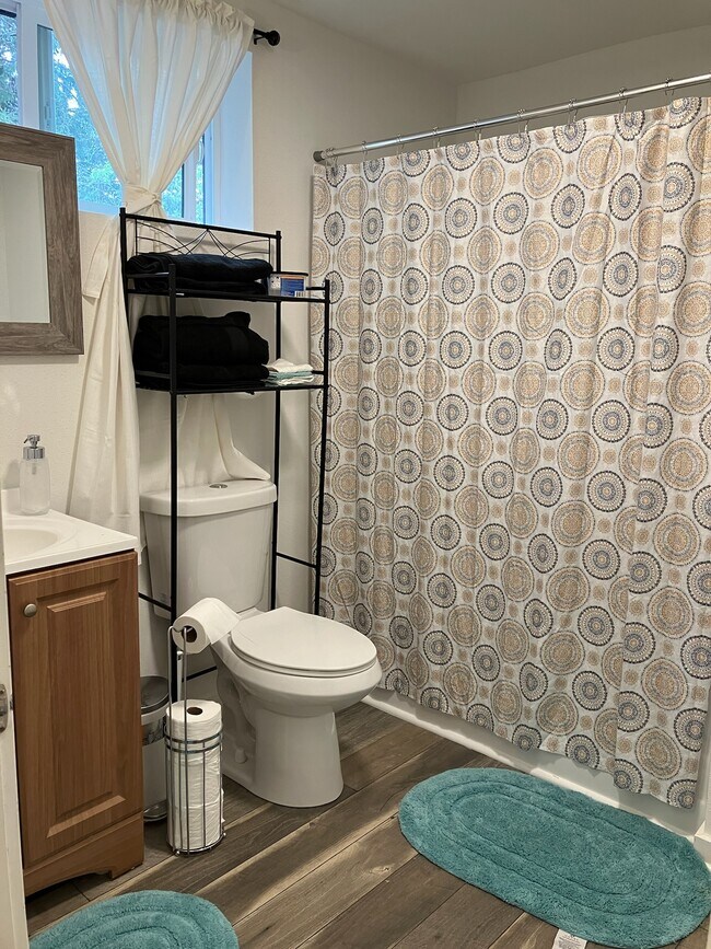 Building Photo - 321 NE 162nd Ave