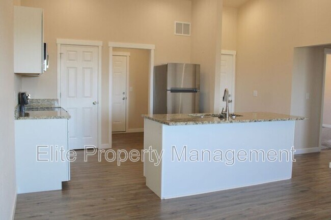 Foto del edificio - 318 W Coral Dr