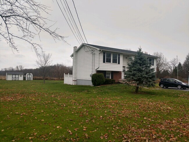 Building Photo - 1831 County House Rd