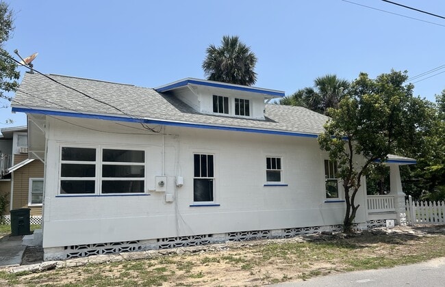 Building Photo - 122 S Peninsula Dr