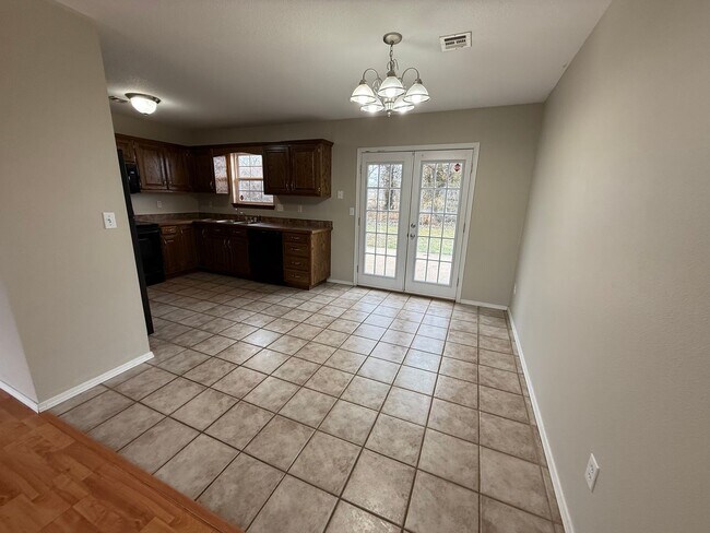 Building Photo - COMING SOON! 3 Bedroom, 2 Bathroom, 2 Car Garage in Joplin!