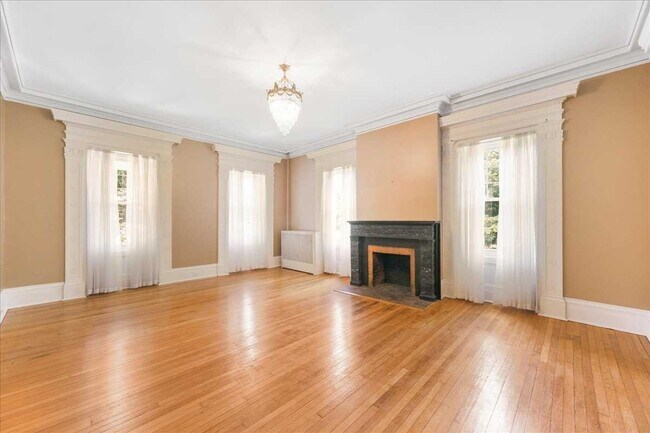 Building Photo - 1560 NY-376