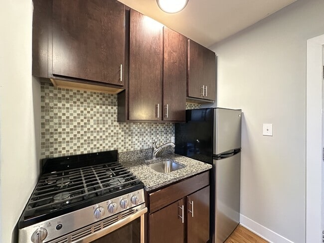 Building Photo - 4512 N Damen Ave