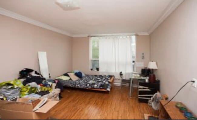 Building Photo - 2878 Dundas St W