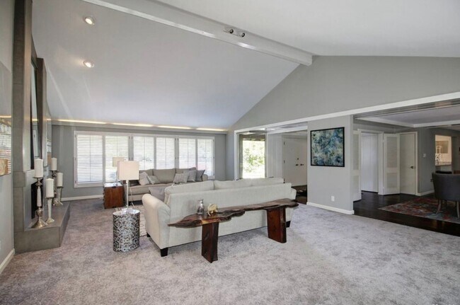 Foto del edificio - Elegant Fully Renovated 3/3 in Fair Oaks!