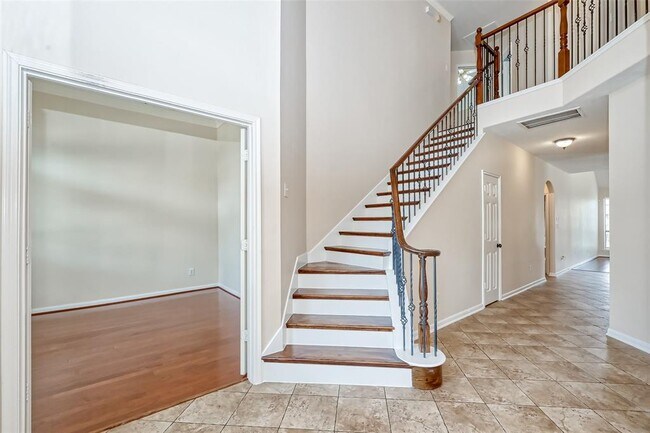 Building Photo - 6723 Glenkirk Pl