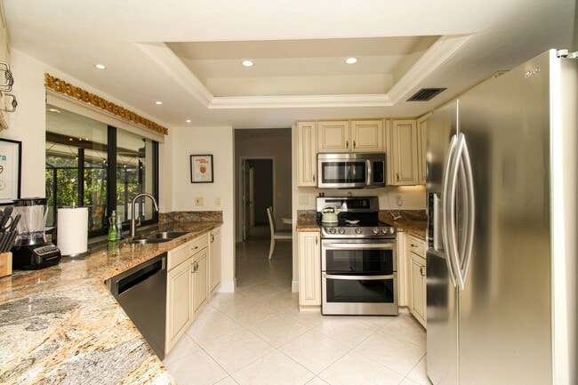 Building Photo - ** 3 BED\2 BATH SINGLE FAMILY HOME WITH PRIVATE HEATED POOL ** LELY GOLF ESTATES IN NAPLES FL ** ...
