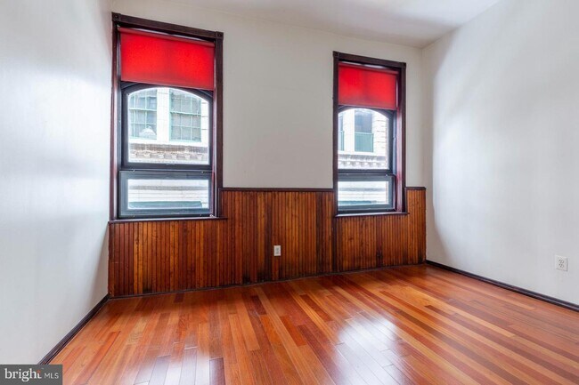 Building Photo - 35 S 13th St