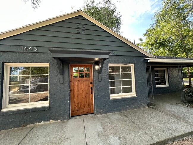 Foto del edificio - 1643 E Woodland Ave
