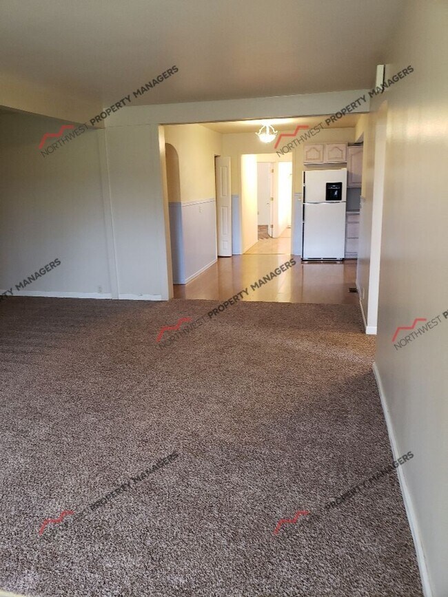 Foto del edificio - STATUS: AVAILABLE | R122 | $1895