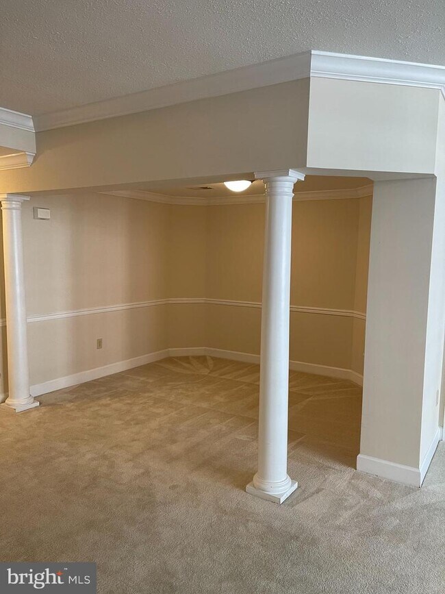 502 W Broad St Unit 202, Falls Church, VA 22046 Room for Rent in