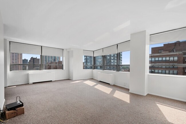 Building Photo - 5701 N Sheridan Rd