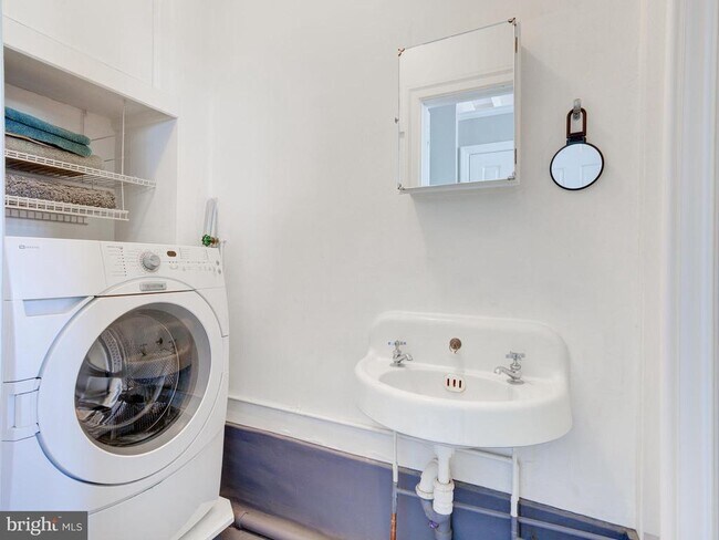 Building Photo - 1910 N Marshall St