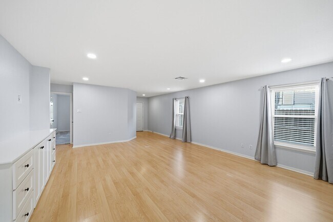 Building Photo - 3426 Huisache Blvd