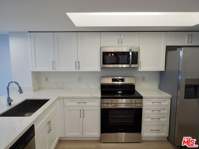 Foto del edificio - 13700 Marina Pointe Dr