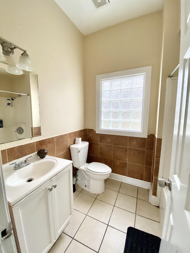Foto del edificio - 836 Mitchell St SW