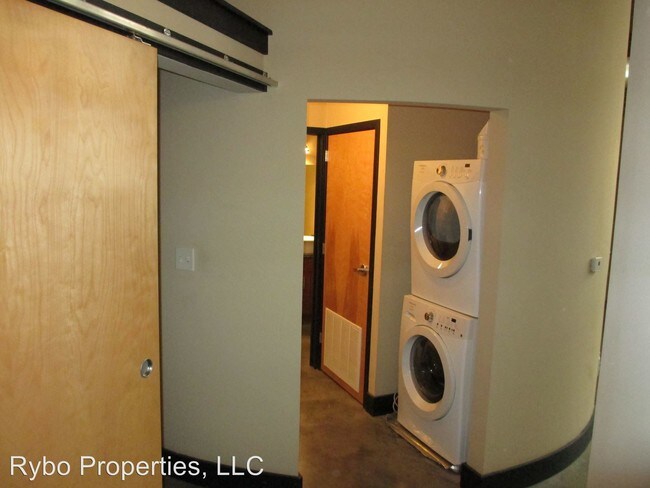 Building Photo - 1 br, 1 bath House - 1123 Washington Ave #202