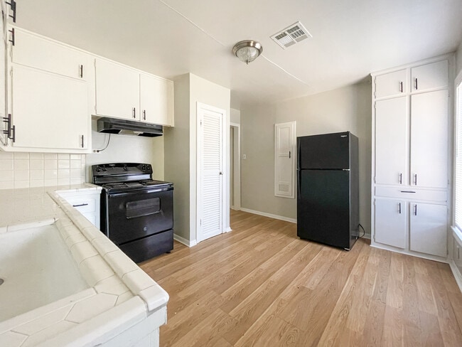 Foto del edificio - 3719 Parkwood St