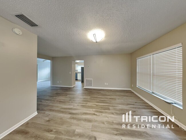 Foto del edificio - 405 Silver Hill Dr