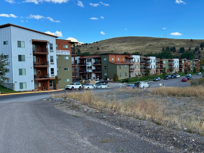 Now Renting - Grant Creek - Grant Creek Village Apartments