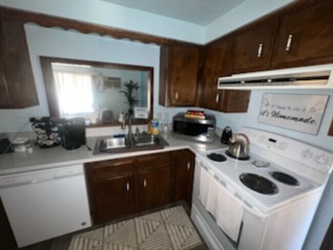 Foto del edificio - 3-Bedroom, 2-Bath Home Convenient Location...