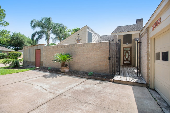 Building Photo - 2303 Silver Sage Dr