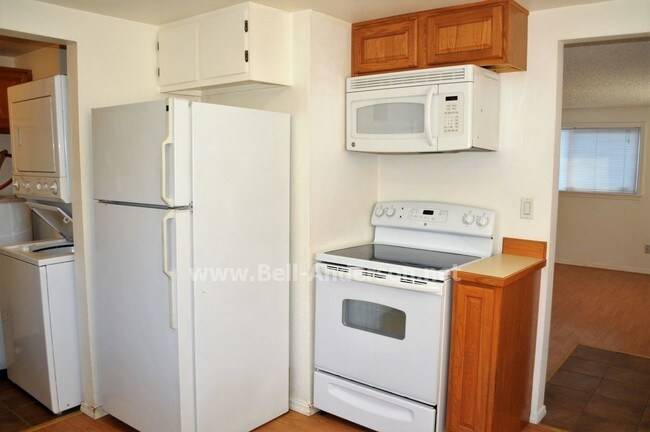 Building Photo - 415 E Novak Ln