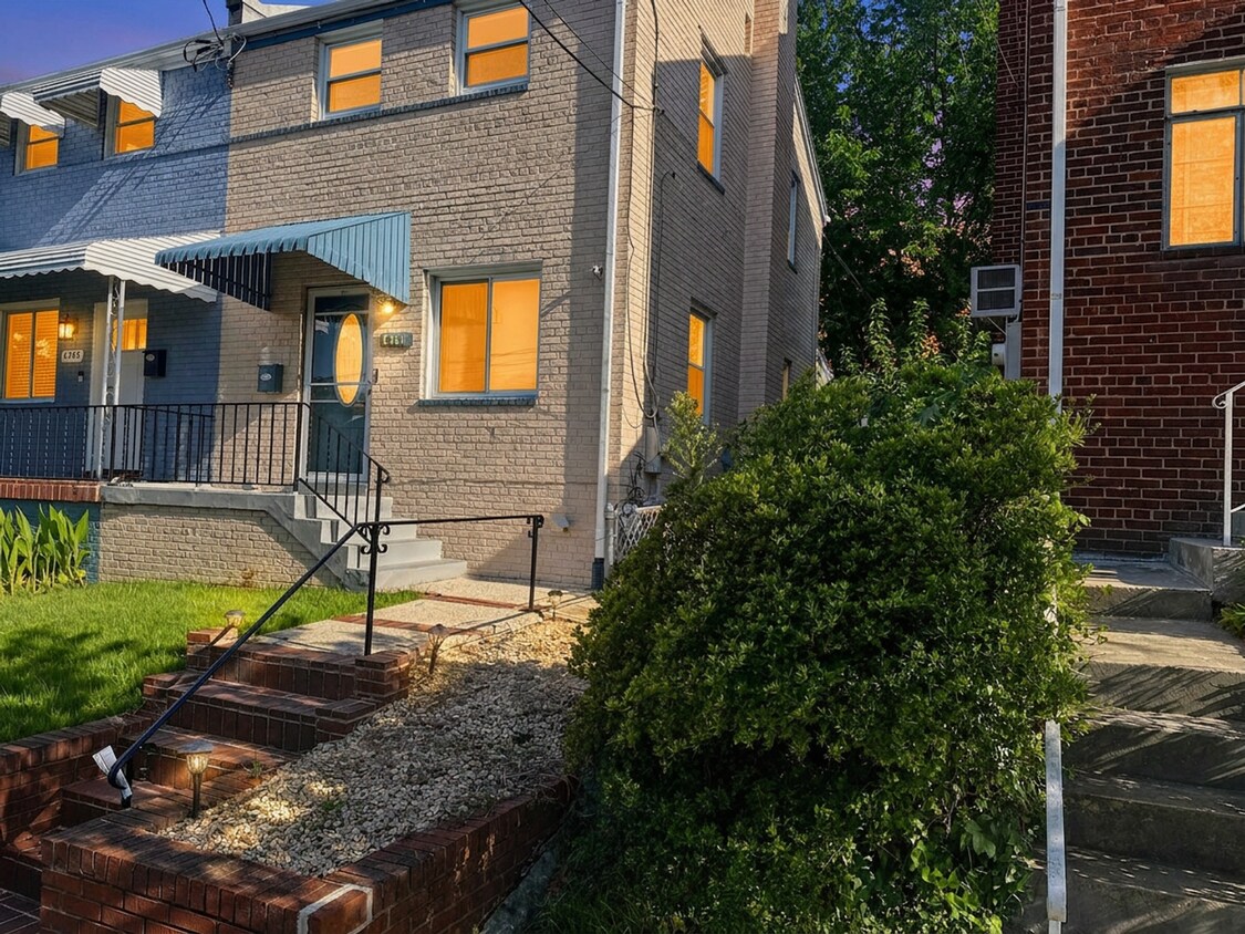 Photo - 4360 Dubois Pl SE