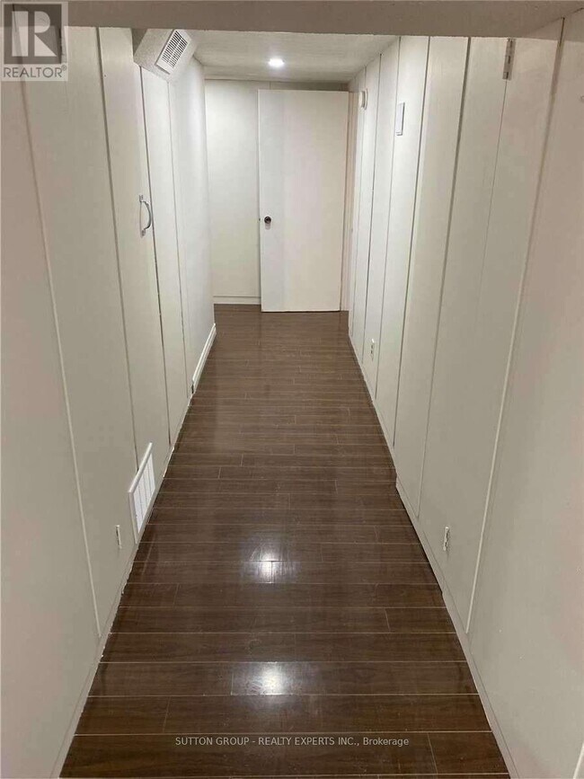 Photo du bâtiment - 92 Silverstone Dr