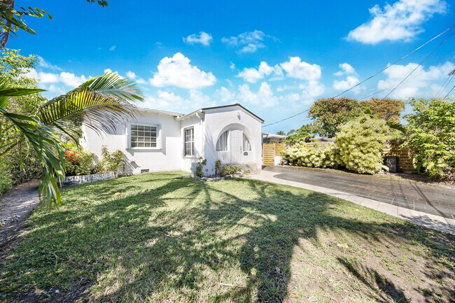 Foto del edificio - 9056 Emerson Ave