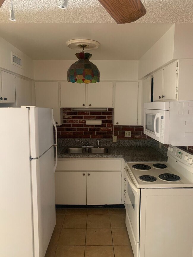 Foto del edificio - Affordable 1 Bedroom Condo In Central Las Vegas