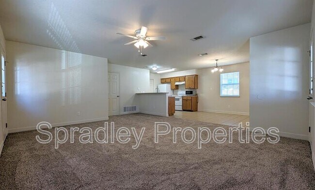 Foto del edificio - 820 N Beal St