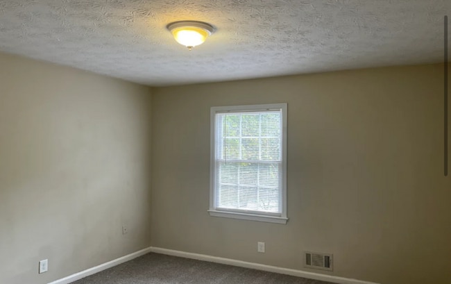 Foto del edificio - 1331 Timbercrest Dr