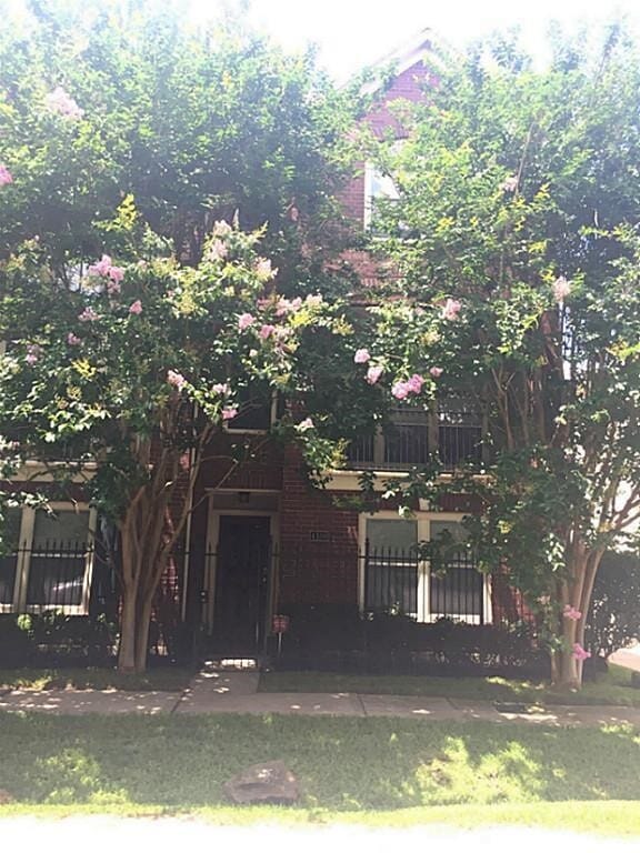 Building Photo - 4100 Blossom St