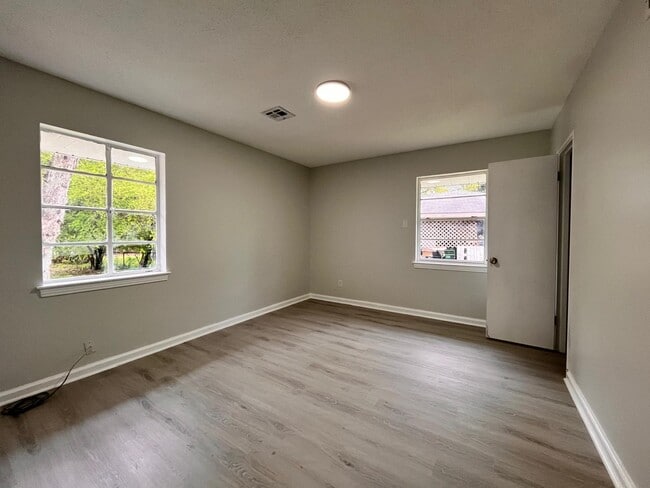 Building Photo - 962 Hanover Dr