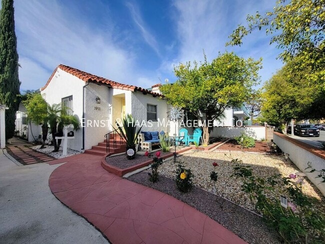 Photo - 1911 Cedar Ave House