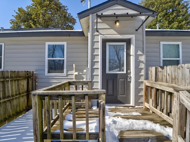 Building Photo - 1106 S Gentry Blvd