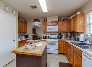 Building Photo - 24027 Kingbriar Dr