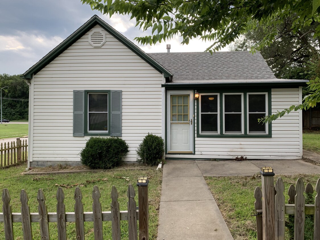 Primary Photo - 1001 N 2nd St