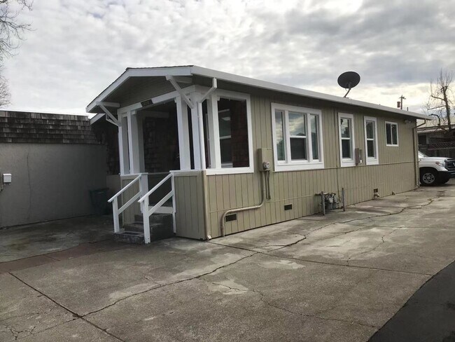 Foto del edificio - 355 MacArthur Blvd