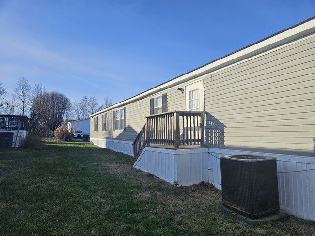 Building Photo - 41 Lynnwood Cir