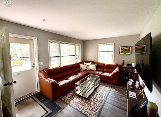 Building Photo - 104 Michigan Ave