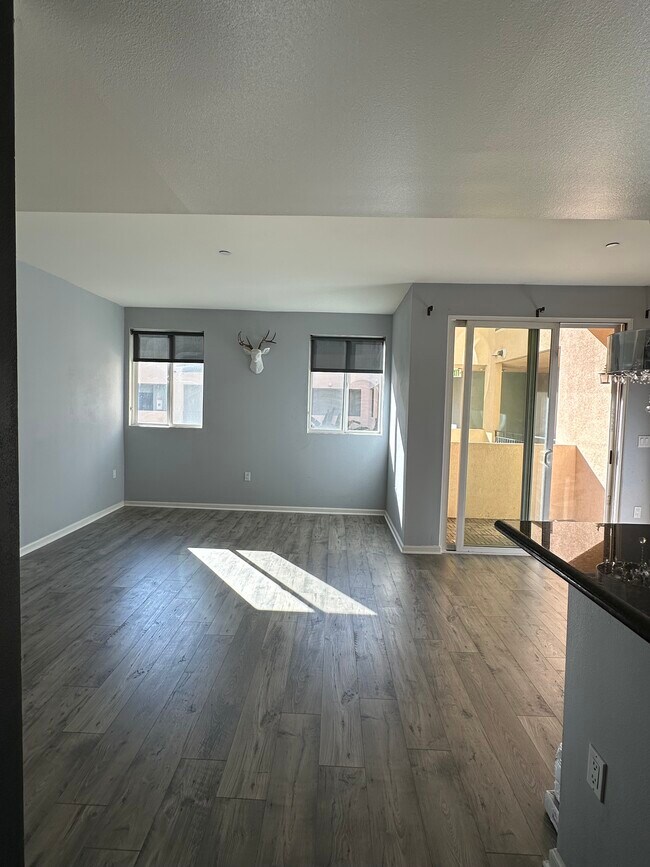 Building Photo - 13951 Sherman Way