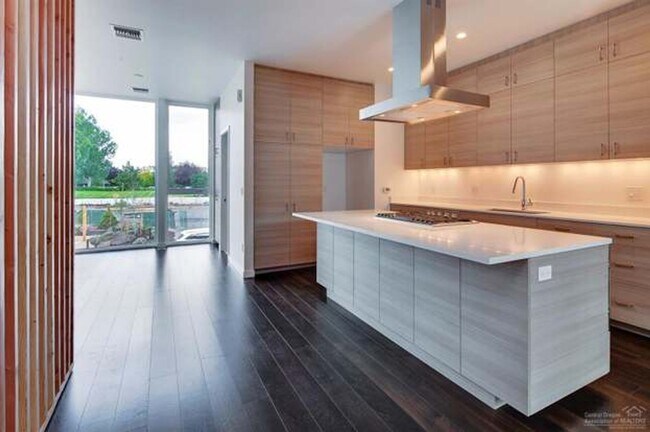 Foto del edificio - Basecamp Townhome In Old Mill District!