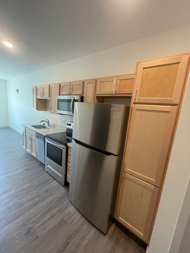 Building Photo - Studio at Tiller + Main