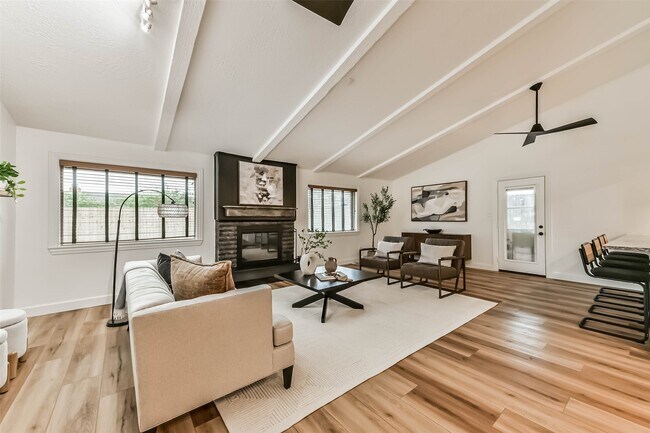 Foto del edificio - 16822 Hibiscus Ln